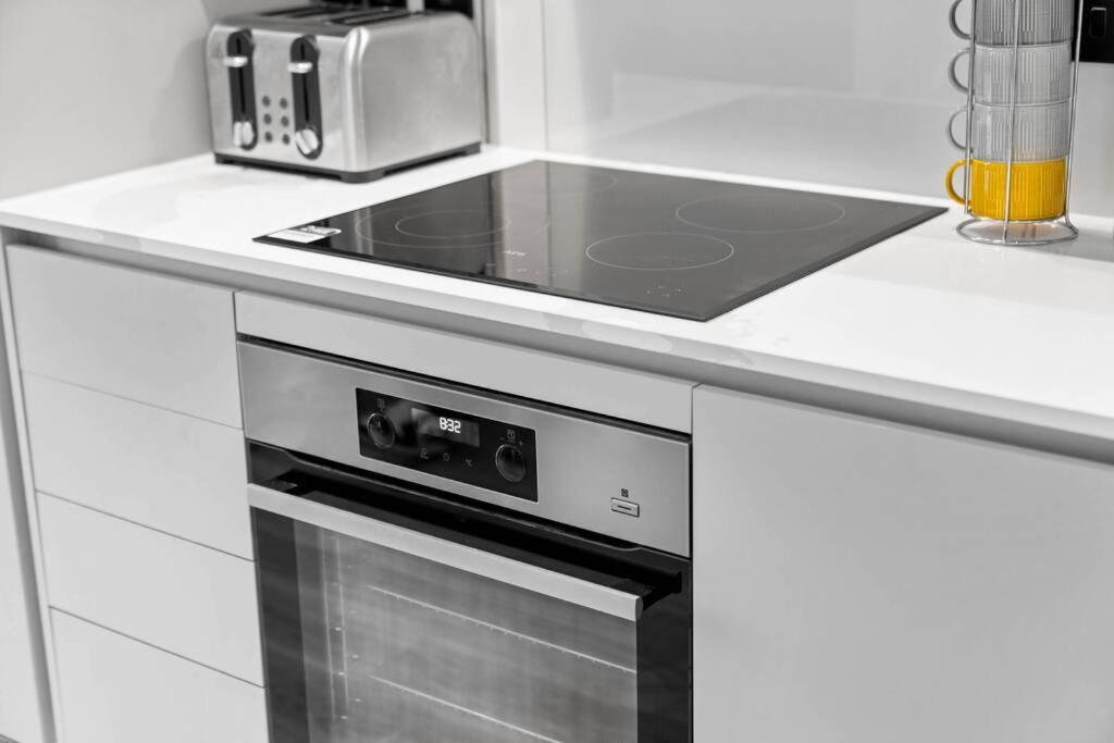 Stylish 2 Bedroom Apartment Close To Everything Бірмінгем Екстер'єр фото