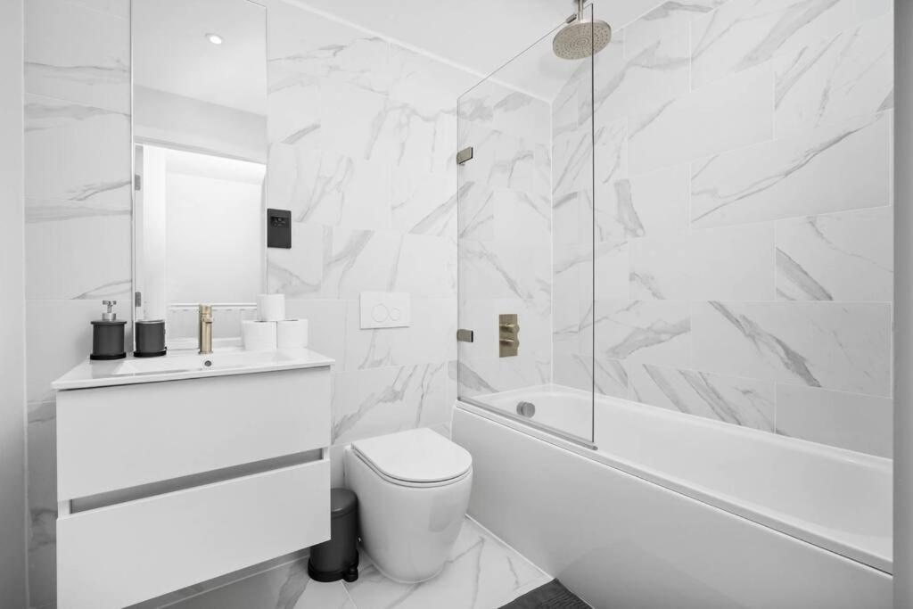 Stylish 2 Bedroom Apartment Close To Everything Бірмінгем Екстер'єр фото