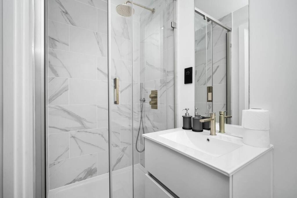 Stylish 2 Bedroom Apartment Close To Everything Бірмінгем Екстер'єр фото
