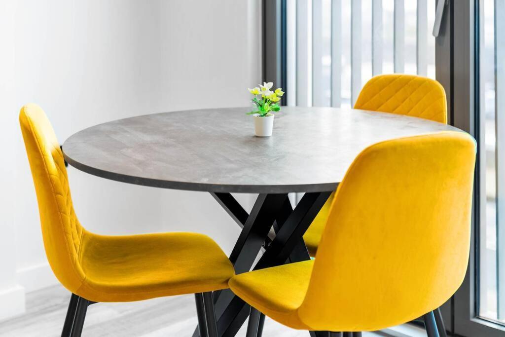 Stylish 2 Bedroom Apartment Close To Everything Бірмінгем Екстер'єр фото
