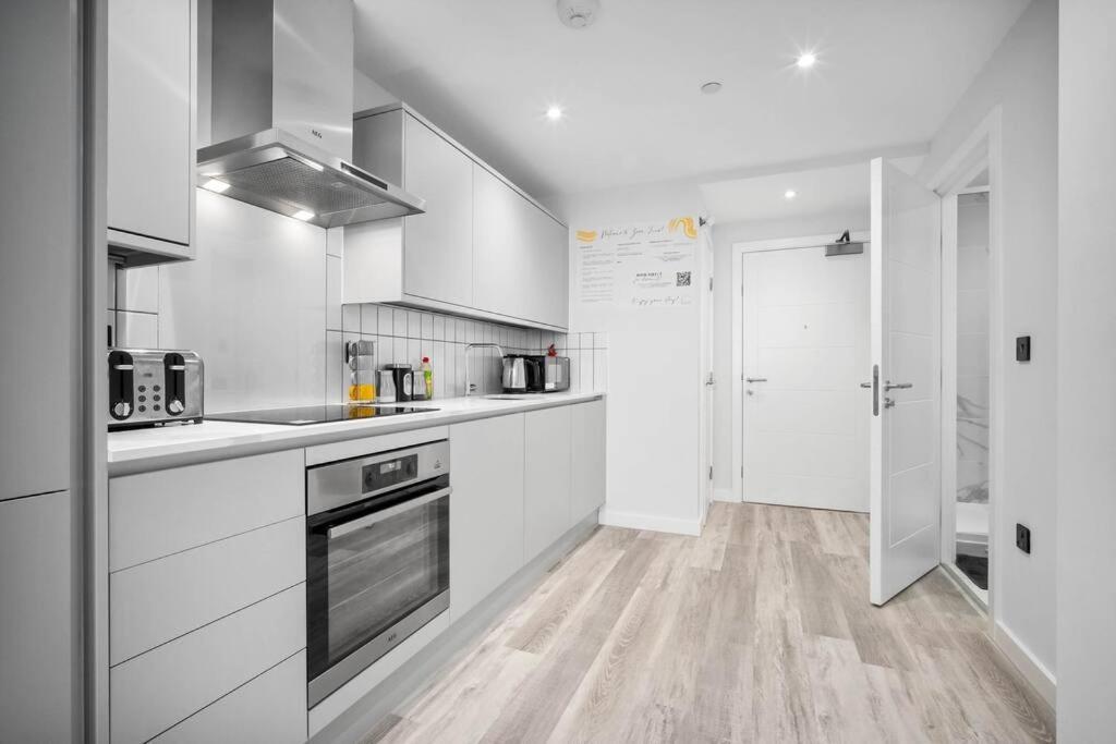 Stylish 2 Bedroom Apartment Close To Everything Бірмінгем Екстер'єр фото